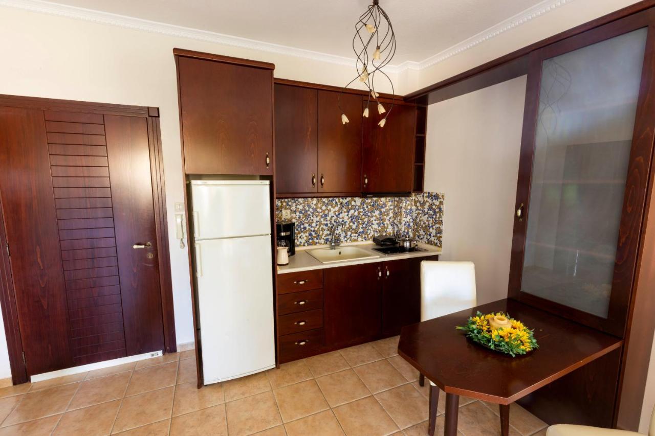 Ferienwohnung Elvis Nest Nea Moudania Exterior foto